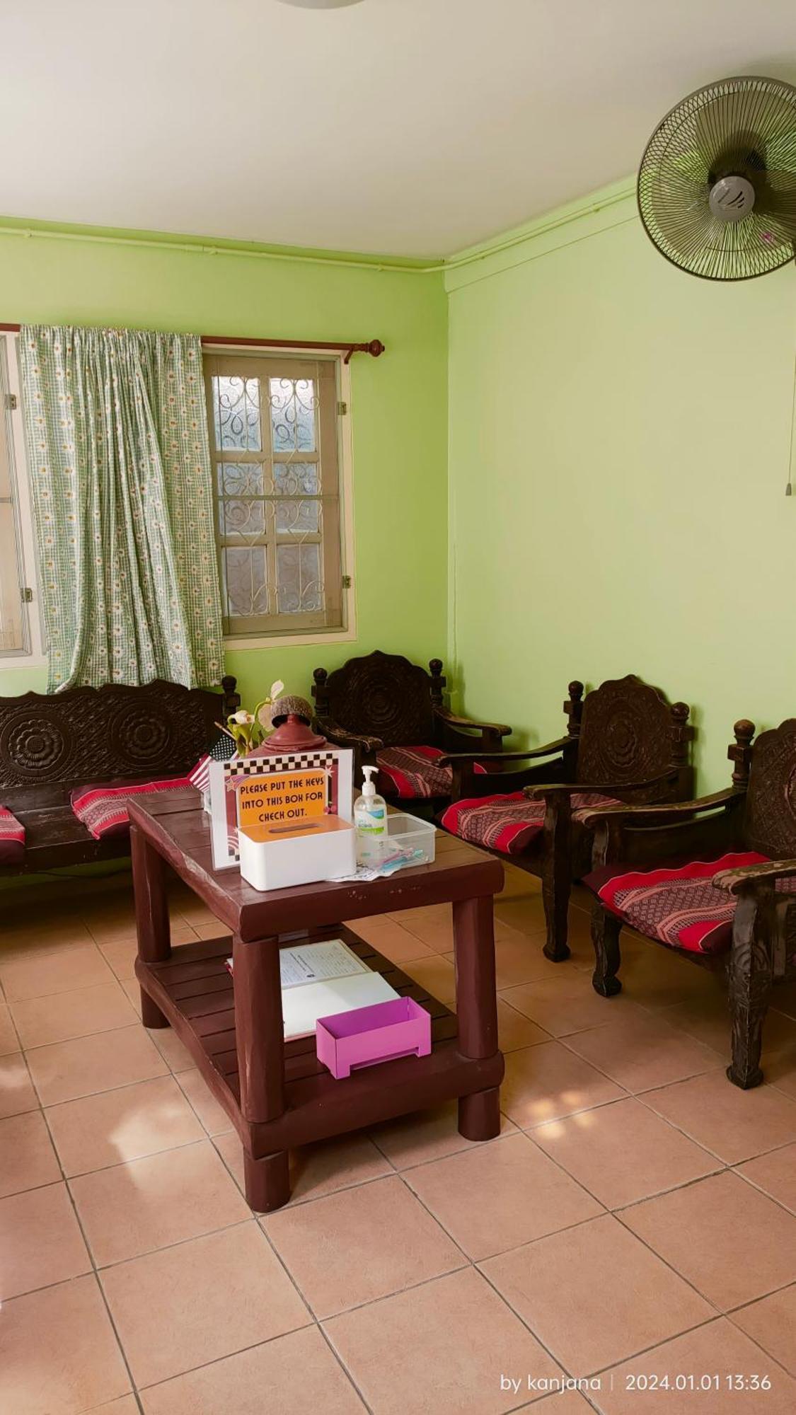 Home Stay At Tapae Чиангмай Екстериор снимка
