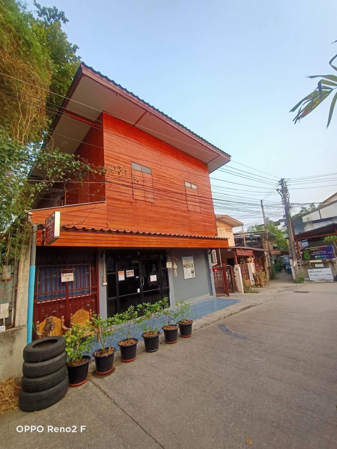 Home Stay At Tapae Чиангмай Екстериор снимка